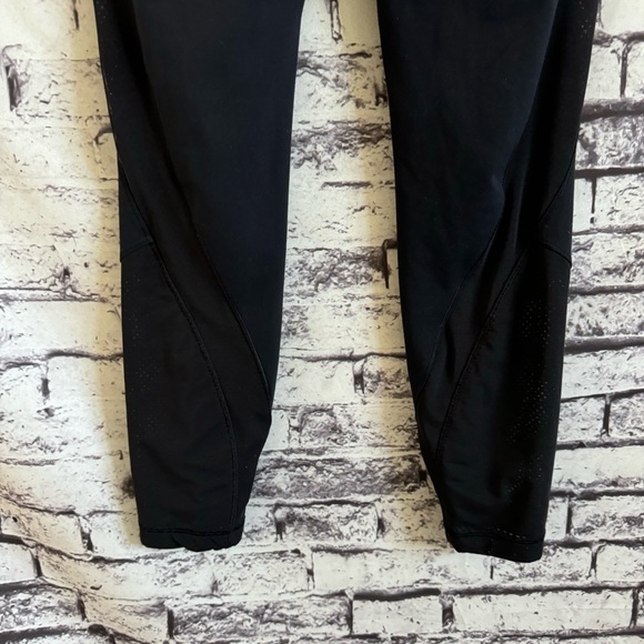 LULULEMON Athletica Black Full Length Fishnet Mesh Panel Leggings SZ 8 - Picture 3 of 4